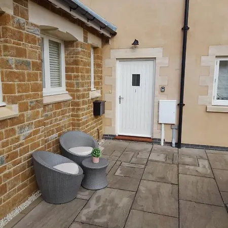 The Stables A Contractor Family 2 Bed Town House In Central Melton Mowbray Exterior photo