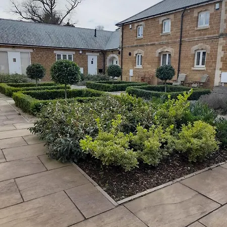 The Stables A Contractor Family 2 Bed Town House In Central Melton Mowbray Exterior photo